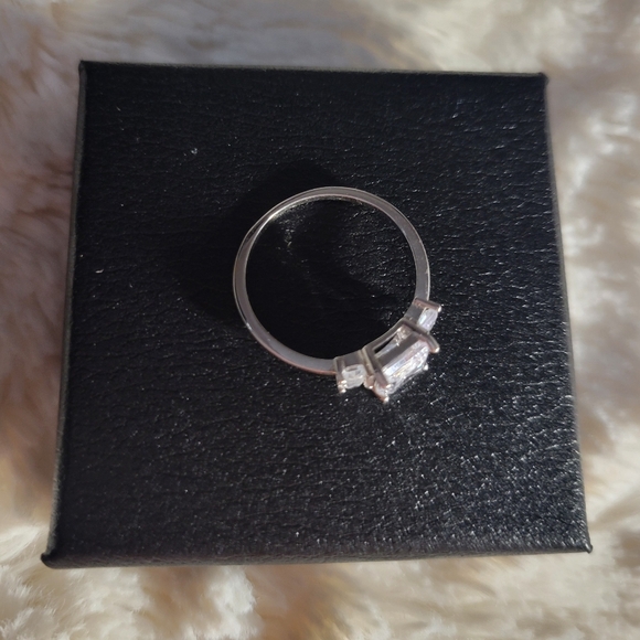 Emerald cut ring - size 7 - Picture 2 of 2